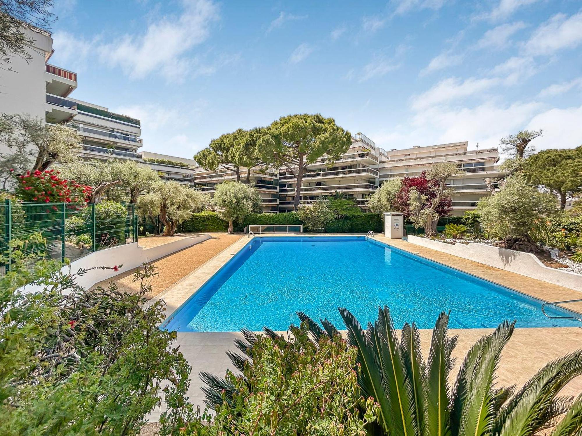 Joli 4pers Piscine Confort Juan-les-Pins
